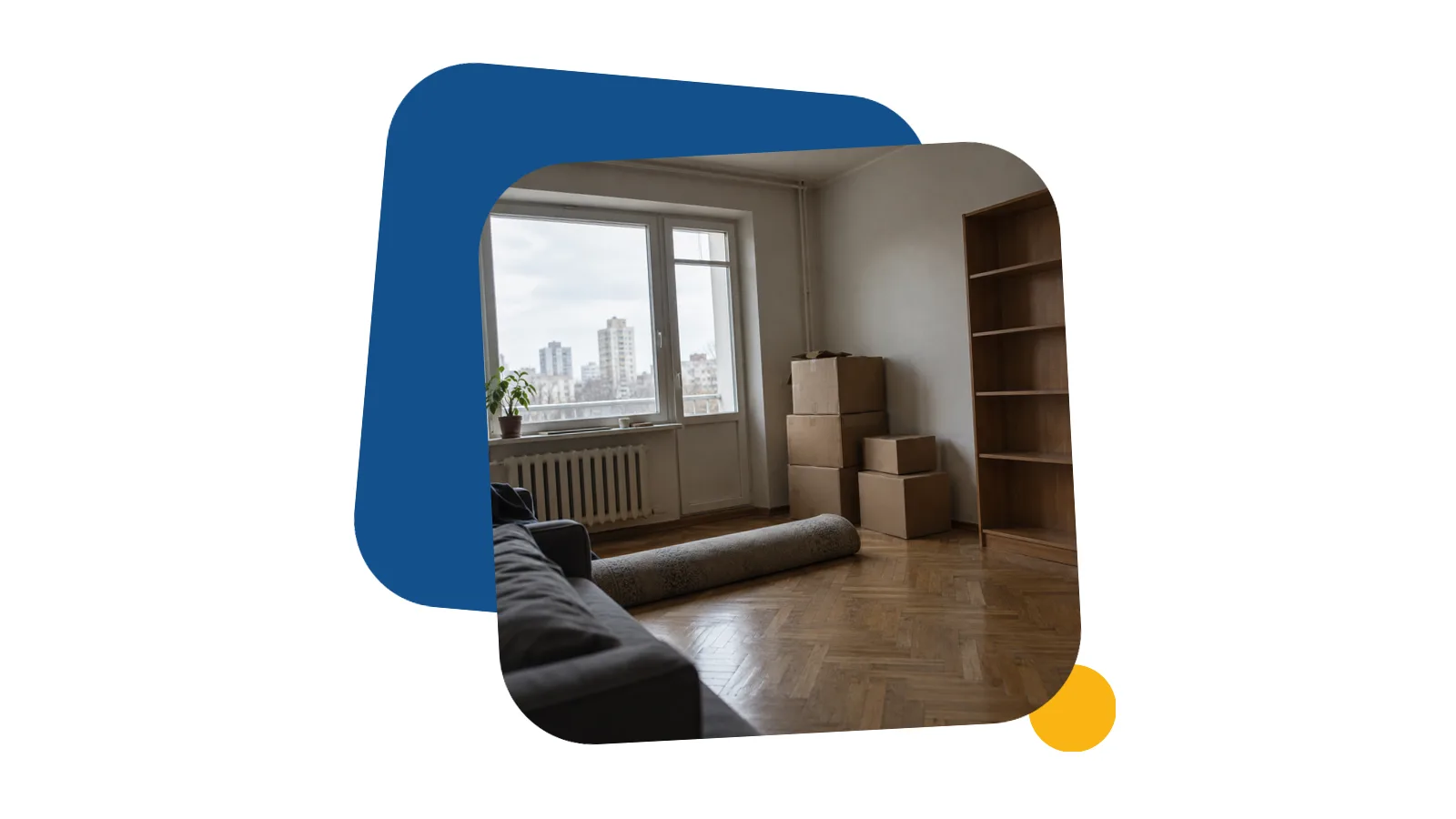 Напівпорожня вітальня київської квартири, біля стіни складені картонні коробки, на підлозі лежить згорнутий килим